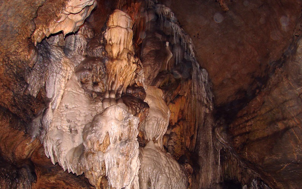 Косу - известняковая пещера возле города Танян