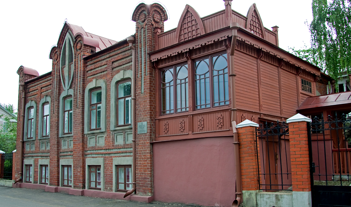 Дом купца Новожилова из красного кирпича, единственное в Плесе каменное здание в стиле модерн