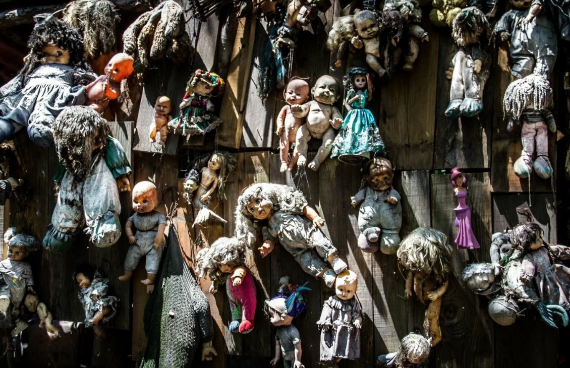 Остров Кукол — остров, расположенный в одном из каналов в Сочимилько, районе мексиканской столицы Мехико