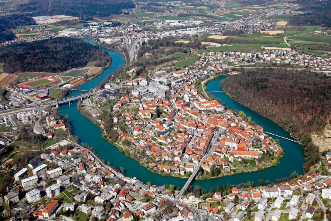 Ново Место – словенский город, расположенный в долине реки Крка