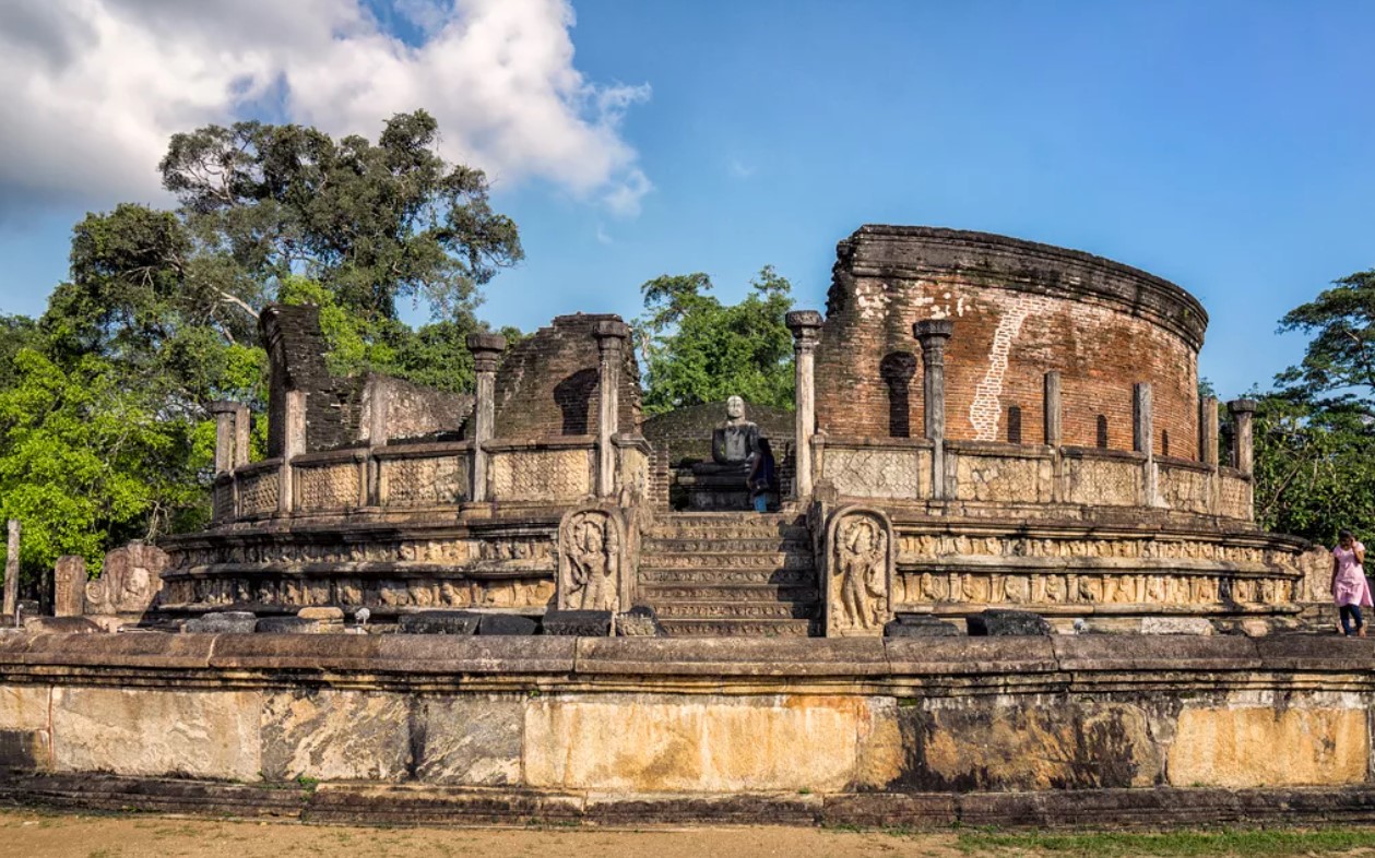 Полоннарува — город, средневековая столица Шри-Ланки