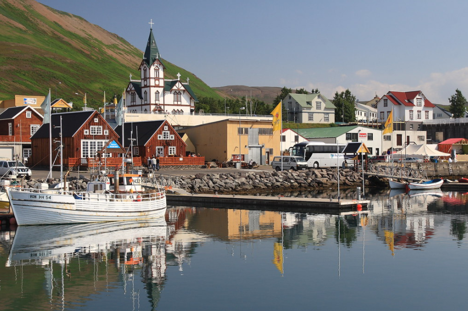 Хусавик переводится, как "Домашняя бухта"