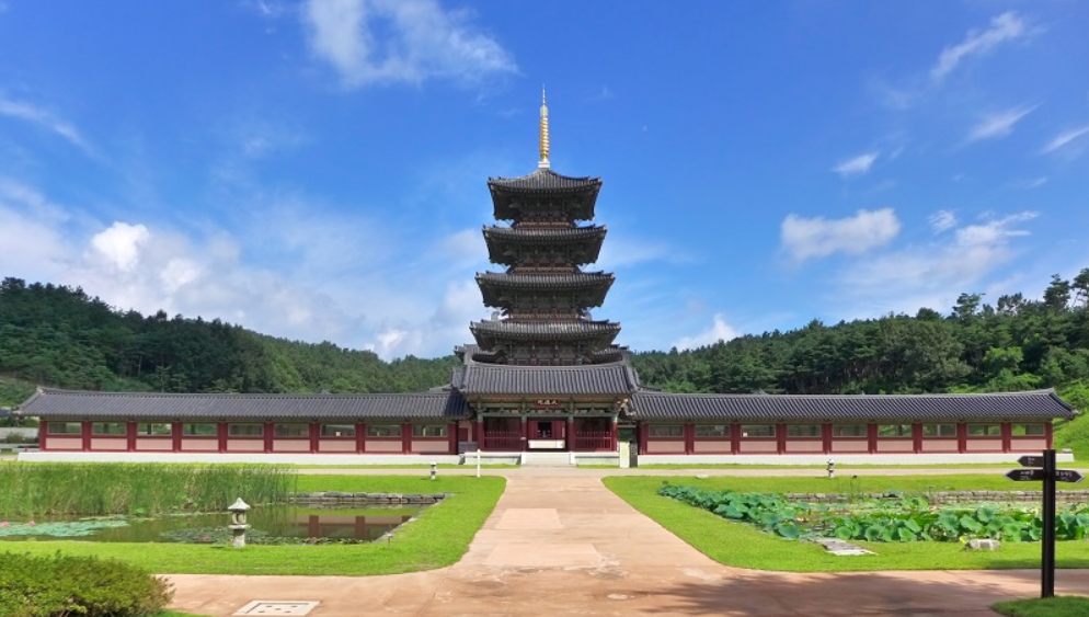 Baekje Cultural Land - исторический тематический парк в округе Пуё