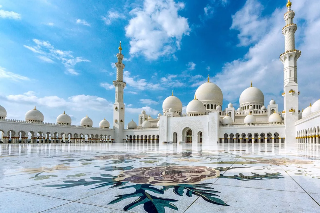 Мечеть шейха Зайда - одна из шести самых больших мечетей в мире