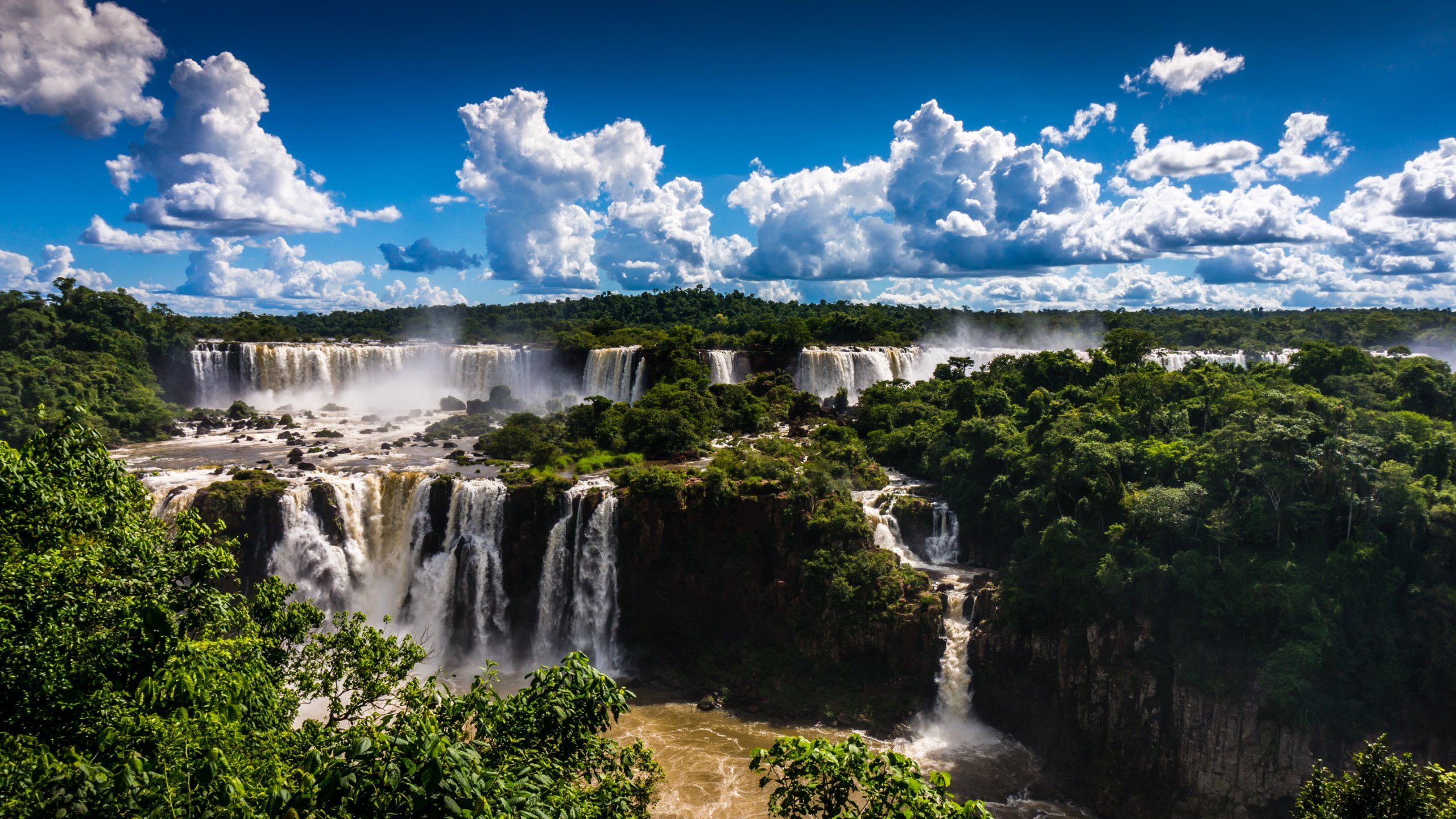 Водопады Игуасу – огромный комплекс водопадов