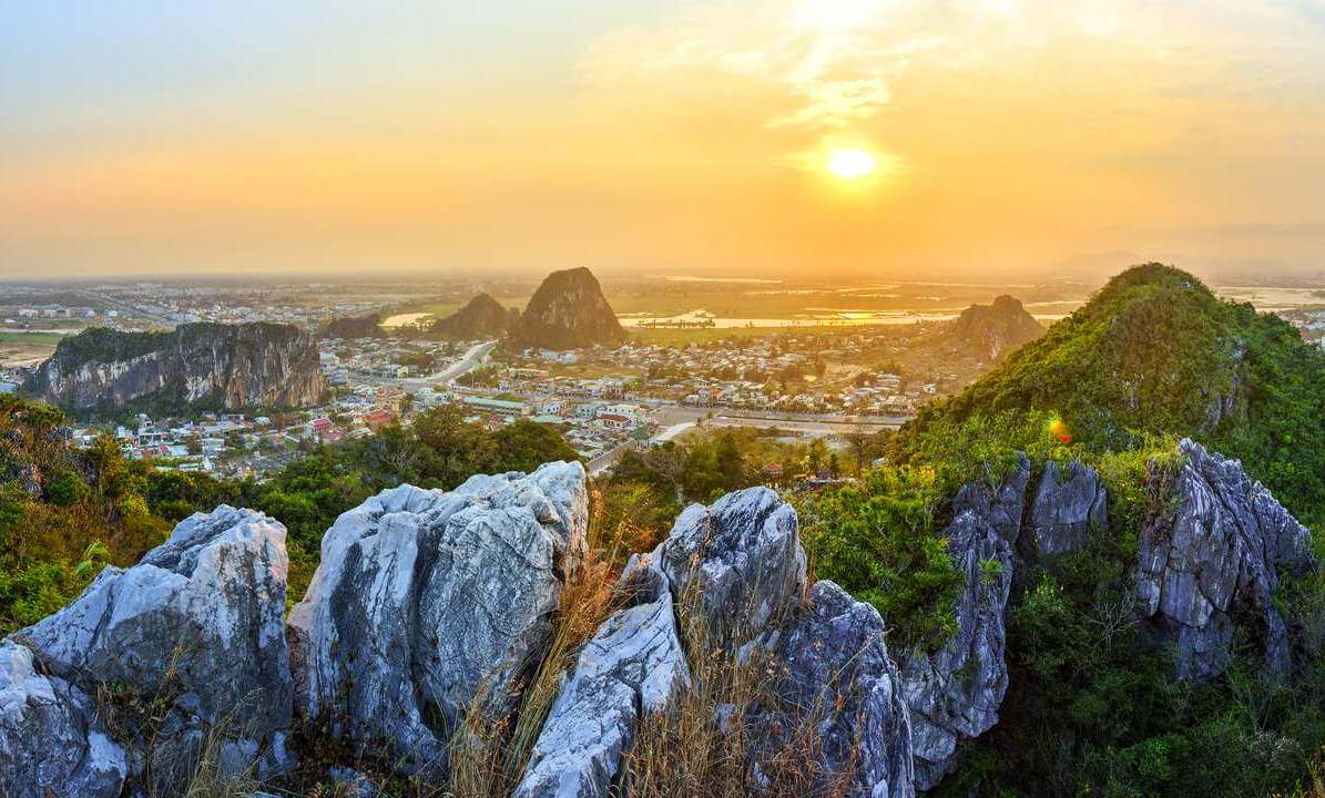 Мраморные горы расположены в Хоа Хай