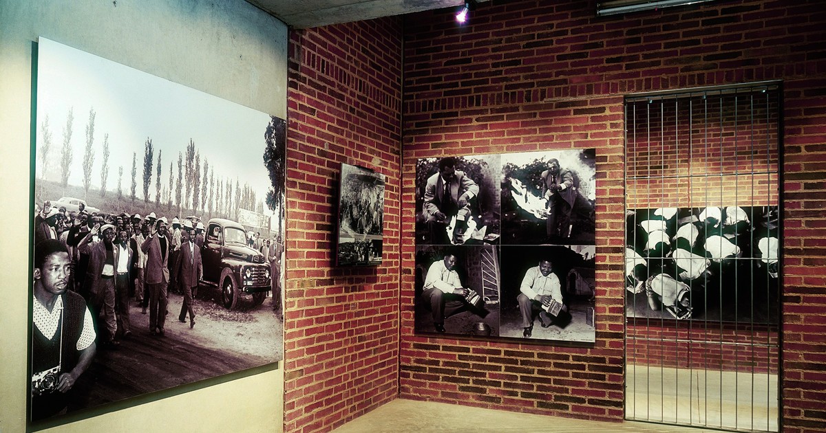 Музей апартеида - это музей в Йоханнесбурге