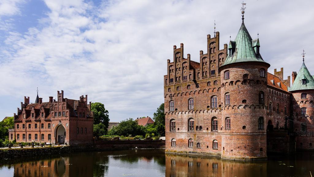 Валлё — замок в Дании, на острове Зеландия