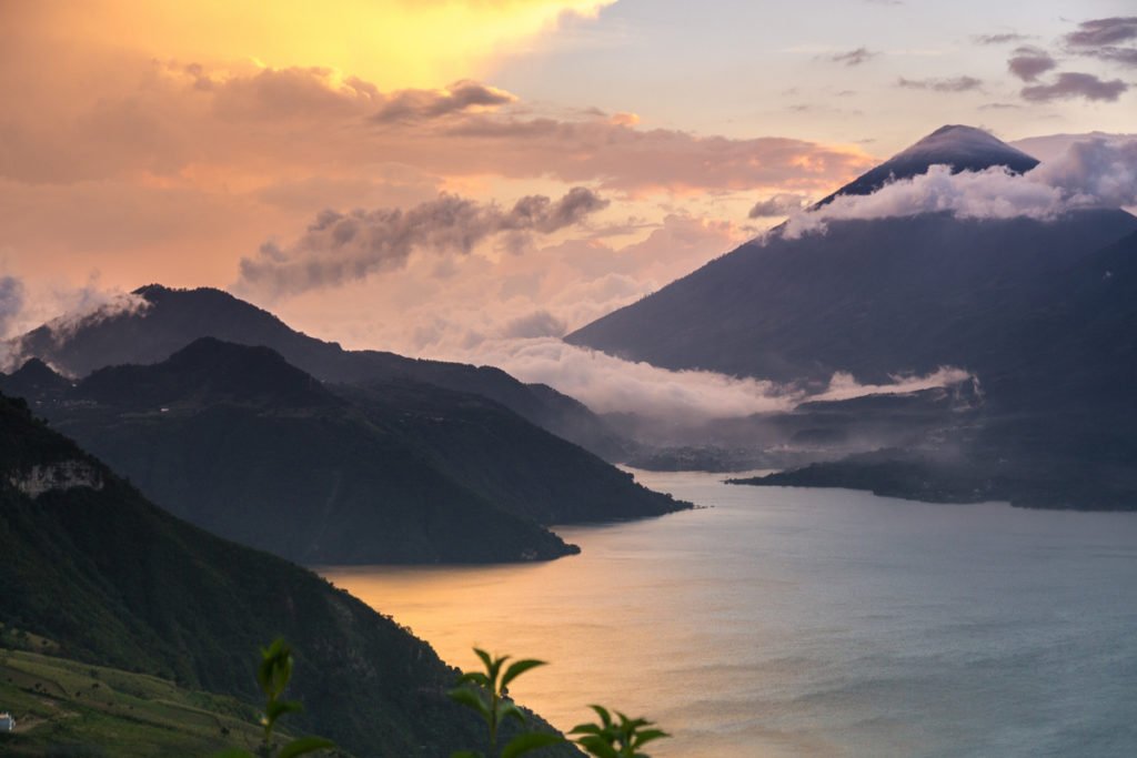 Атитлан – сказочно красивое озеро на юго-западе Гватемалы