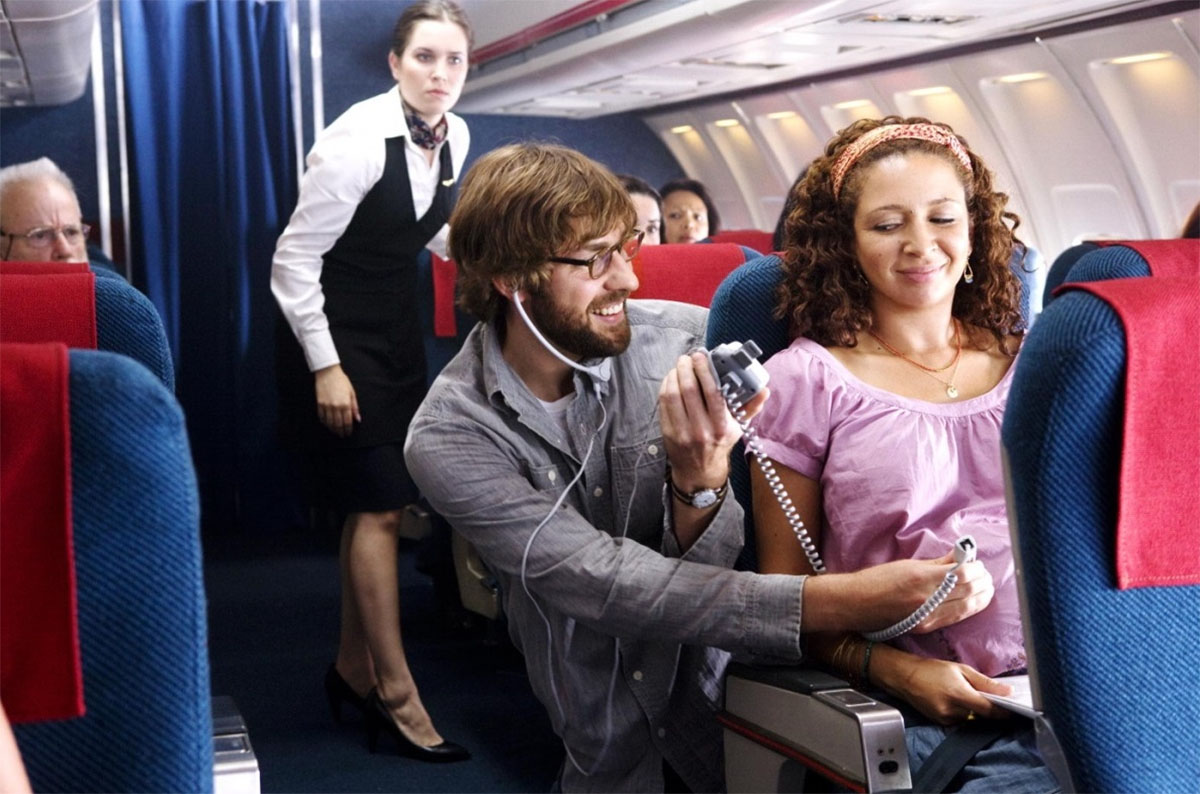 Иногда из самолетов высаживают беременных женщин