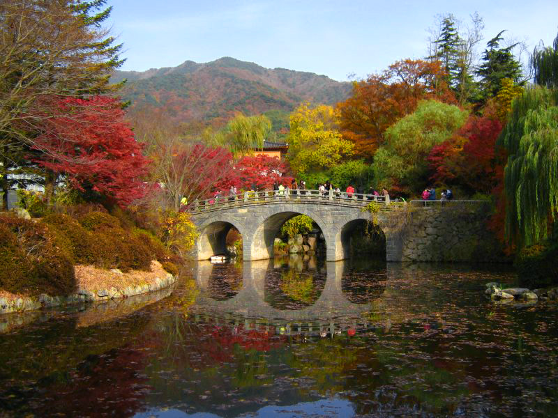 В Кёнджу до сих пор сохранились памятники архитектуры времен королевства Силла