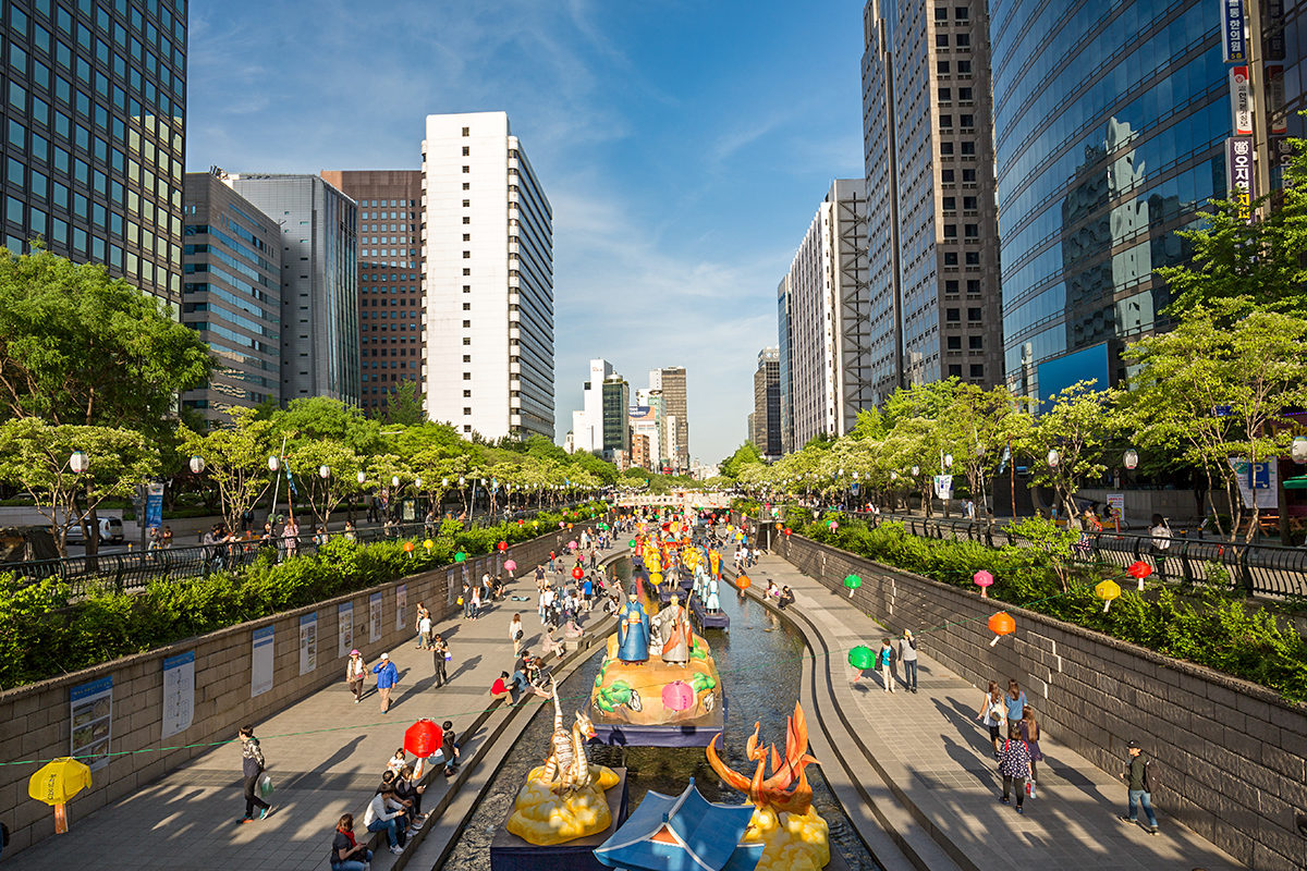 Ручей Чхонгечхон в городе Сеул