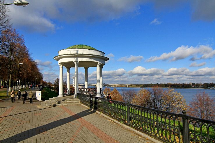 Набережная Волги губернаторская беседка