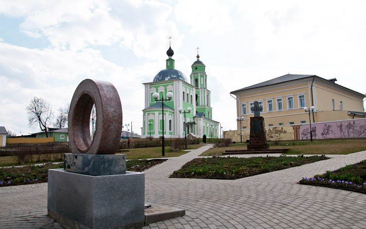 Вращающееся гранитное Кольцо Времени Вращающееся гранитное Кольцо Времени