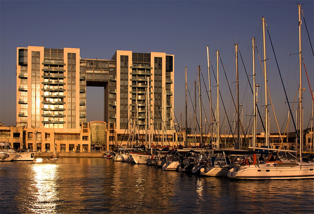 Герцлия Питуах 