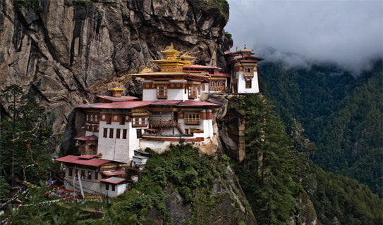 Таксанг-лакханг (Taktsang Lhakhang) или Гнездо тигрицы (The Tiger's Nest) 
