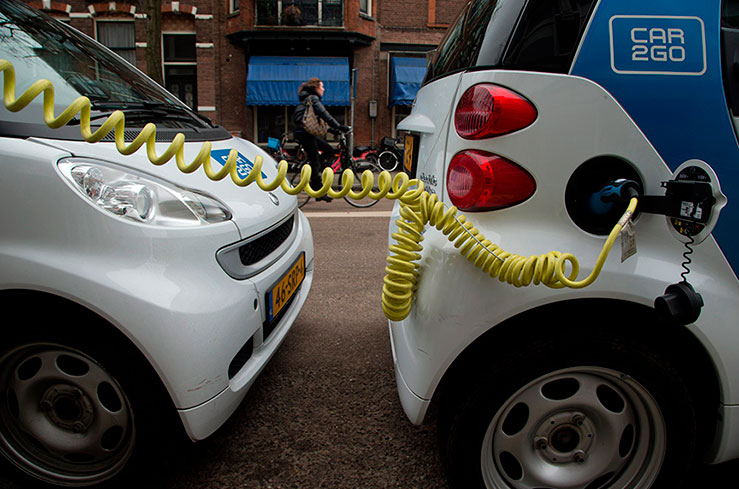 Любая попытка слить топливо или перелить его в другую машину тут же станет известна диспетчеру Любая попытка слить топливо или перелить его в другую машину тут же станет известна диспетчеру