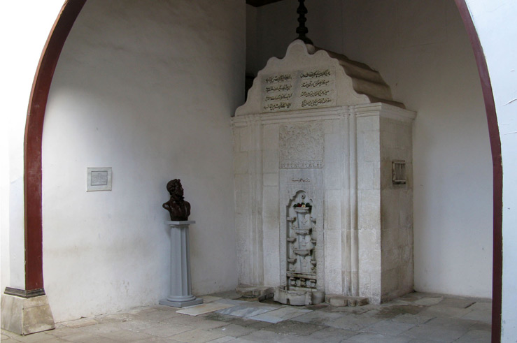 Фонтан слёз в Ханском дворце в Бахчисарае