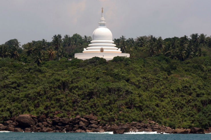 Японская Пагода Мира (Japanese Peace Pagoda) в окрестностях Галле