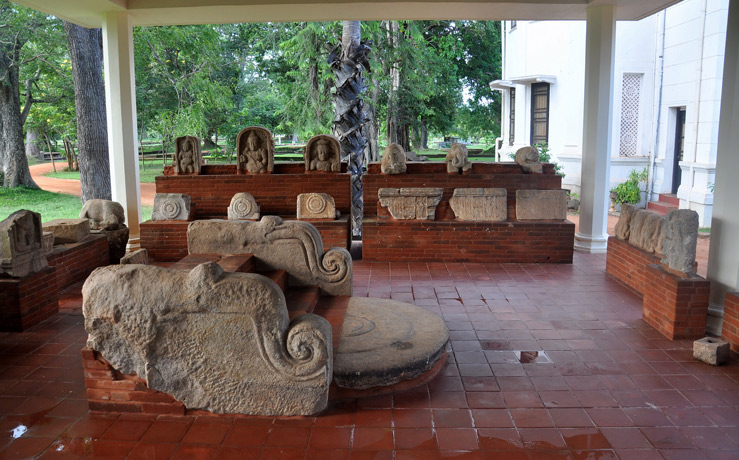 Археологический музей (Archaeology Museum) в Анурадхапуре 