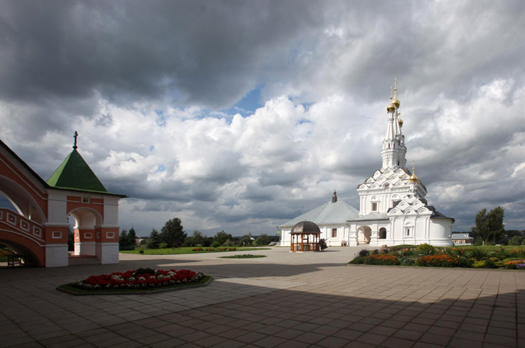 Иоанно-Предтеченский женский монастырь: Трёхшатровая Одигитриевская церковь Иоанно-Предтеченский женский монастырь: Трёхшатровая Одигитриевская церковь