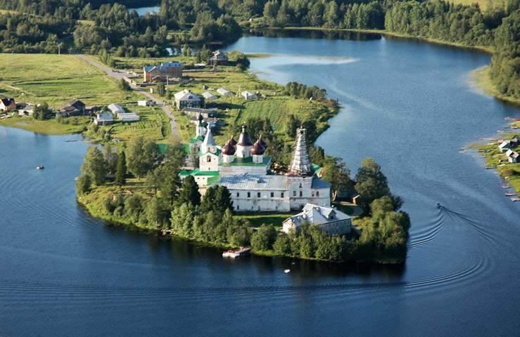 Антониево-Сийский монастырь в 90 км от Холмогор