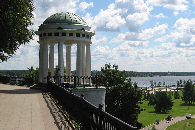 Беседка на Которосльной набережной Беседка на Которосльной набережной