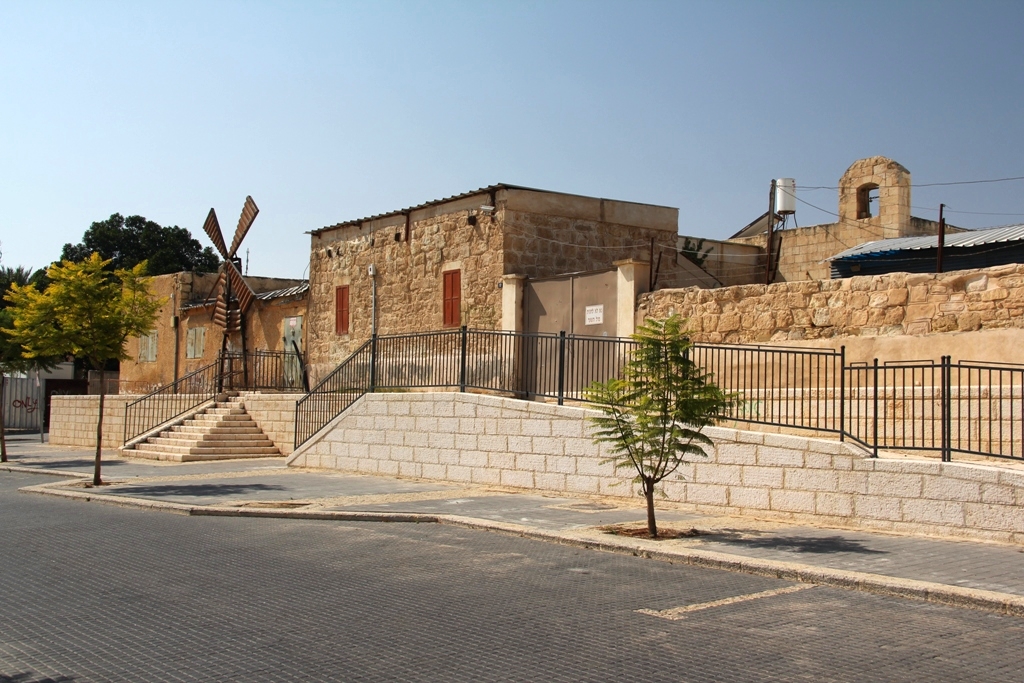 Жилой дом, напоминающий церковь Жилой дом, напоминающий церковь