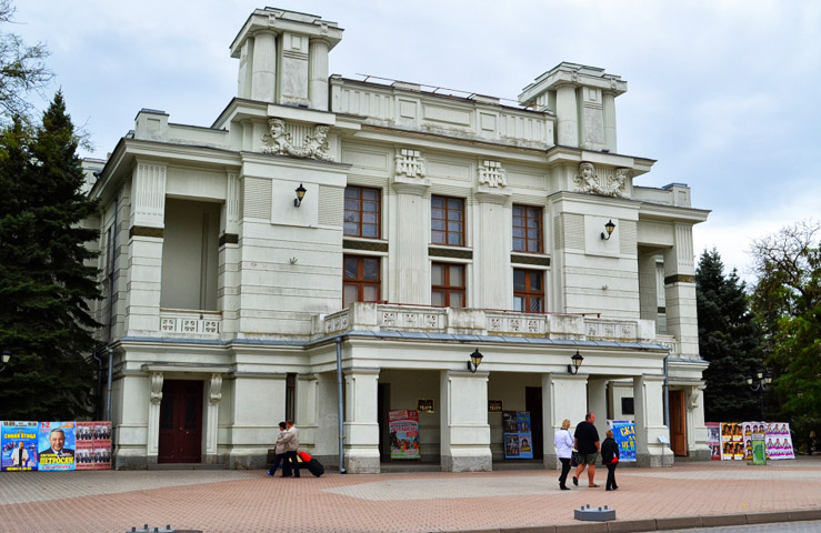 Городской театр в Евпатории