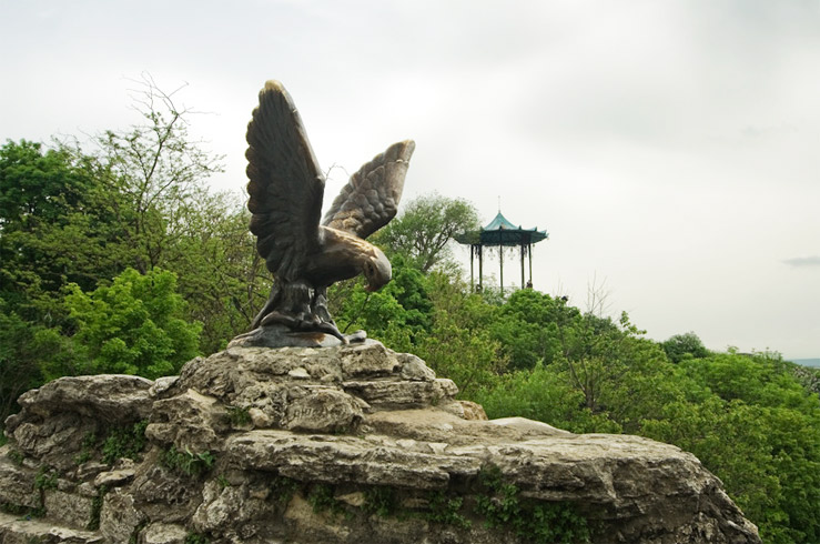Бронзовый Орёл, терзающий змею