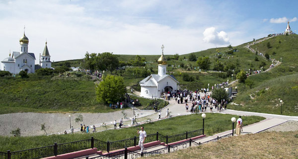 Свято-Троицкий Холковский монастырь в окрестностях Старого Оскола Свято-Троицкий Холковский монастырь в окрестностях Старого Оскола