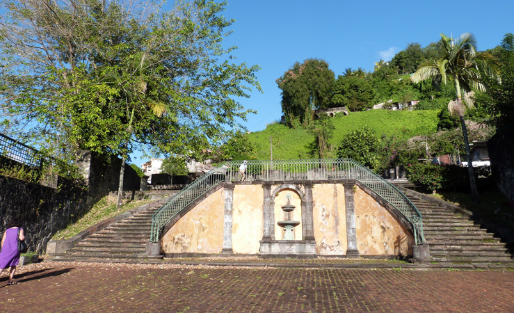 Руины театра в Сень-Пьере