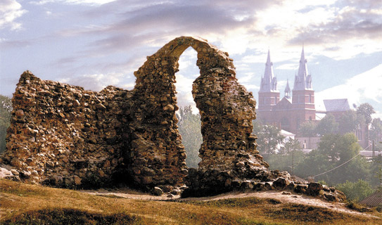 Развалины древнего замка в Резекне