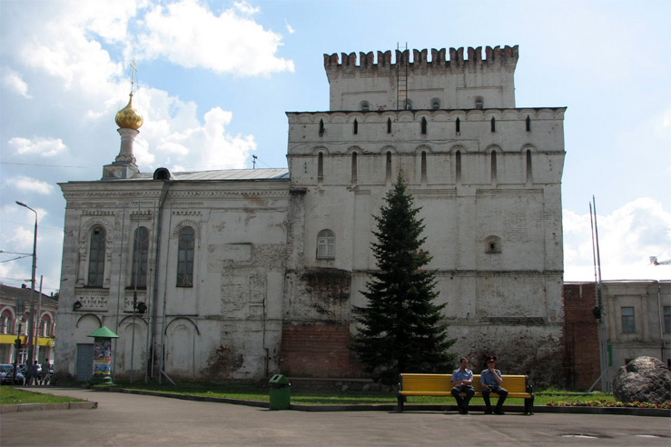 Знаменская (Власьевская) башня Знаменская (Власьевская) башня