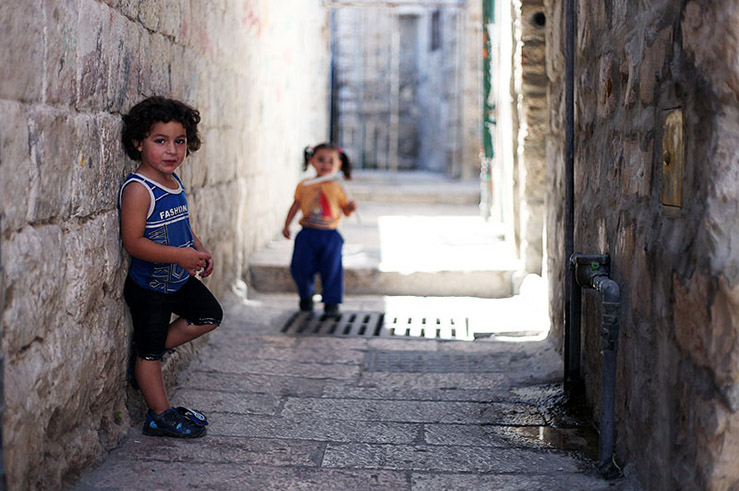 Взрослые должны терпеть неподобающее поведение детей Взрослые должны терпеть неподобающее поведение детей