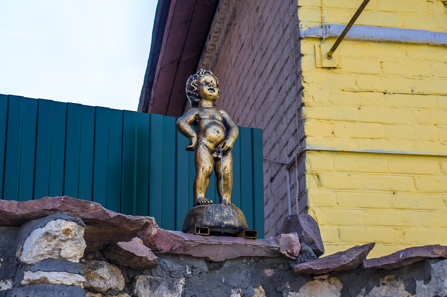 Писающий мальчик