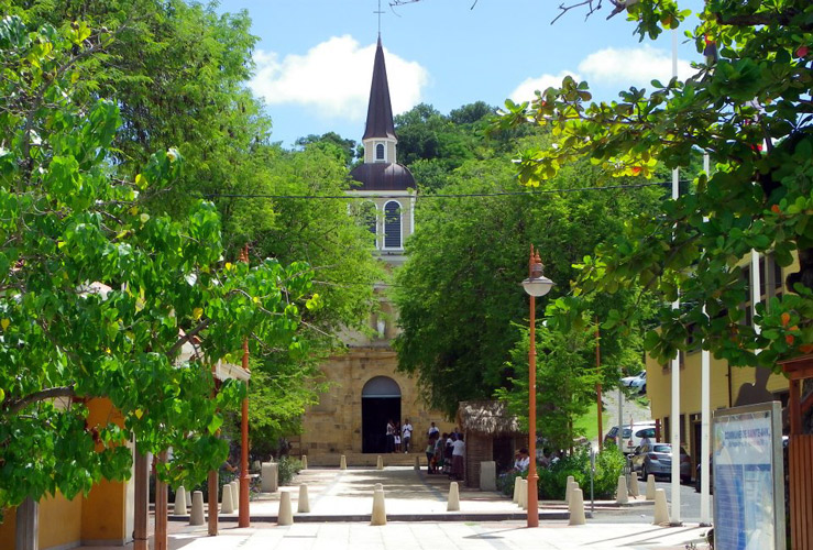 Старинная церковь Notre-Dame de Sainte-Anne