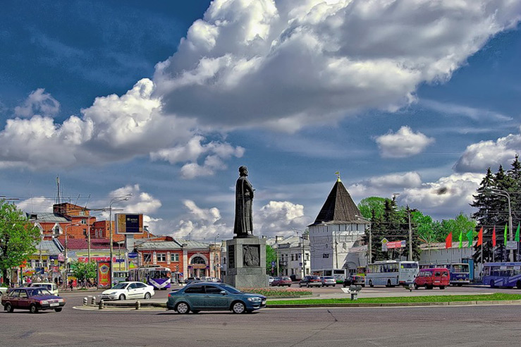 Богоявленская площадь и памятник Ярославу мудрому Богоявленская площадь и памятник Ярославу мудрому