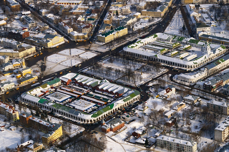 Центр Костроры - вид сверху на Сусанинскую площадь и Торговые ряды