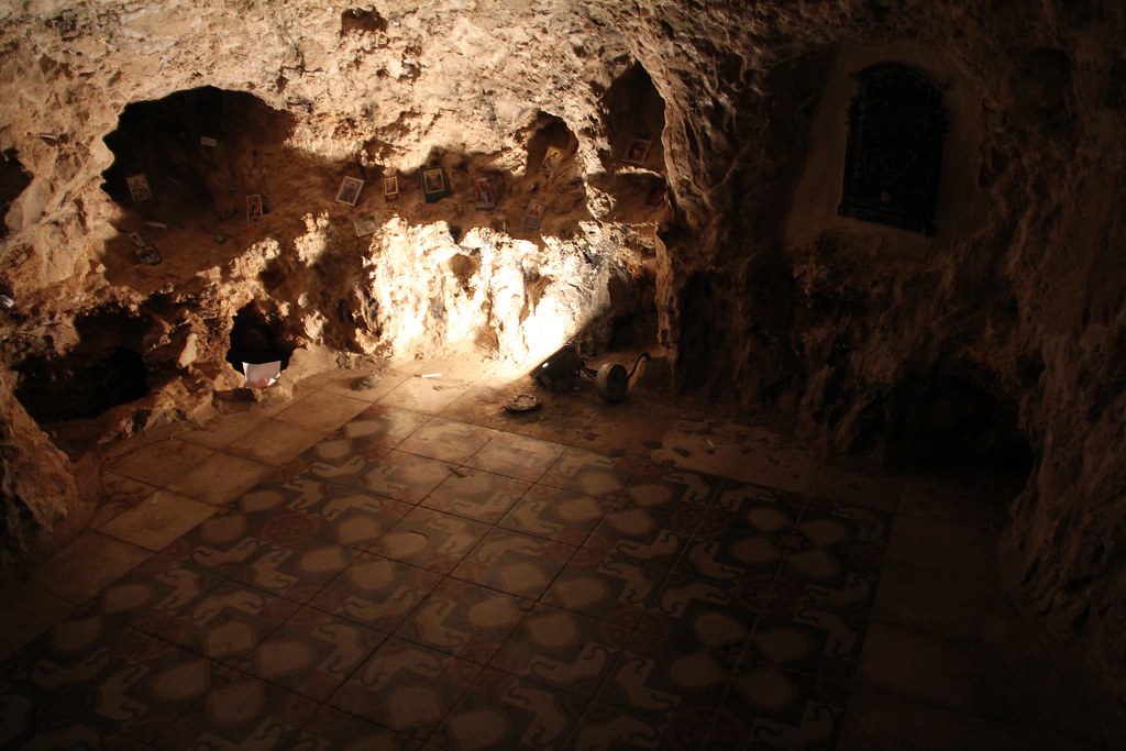 Монастырь искушения внутри Монастырь искушения внутри