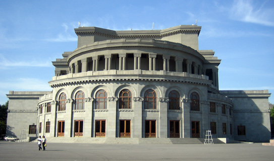 Оперный театр в Ереване