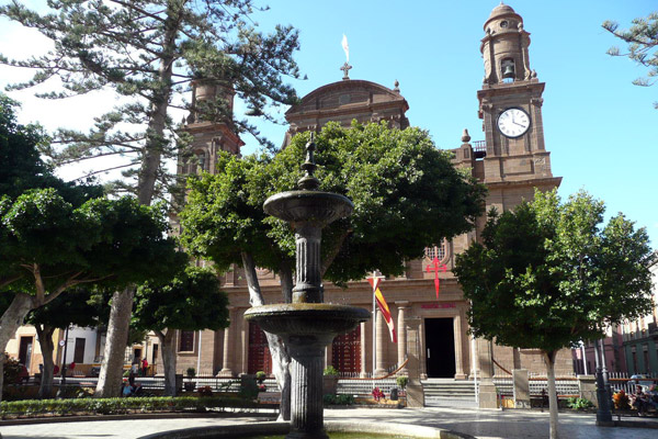 Церковь Сантьяго-де-лос-Кабальерос (Iglesia de Santiago de los Caballeros) в городе Гальдар